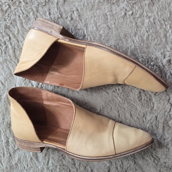 Elegant Cream Women's Shoes - Picture 4 of 10